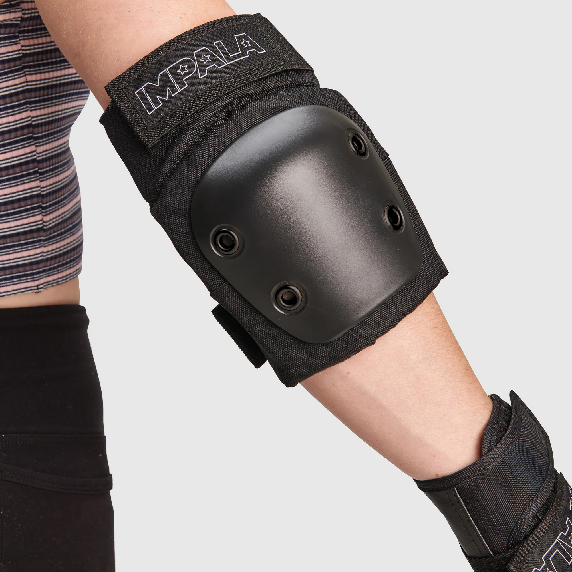 Impala Adult Protective Pack - Black - Image 10